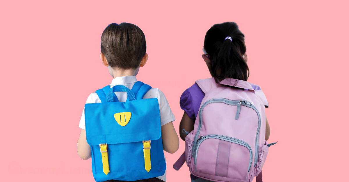 Two pupils with their backpacks on their backs.
